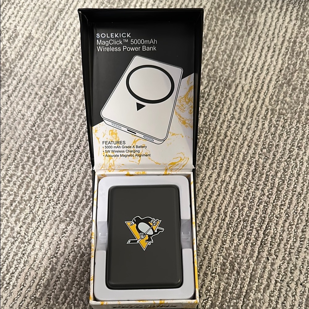 Solekick Wireless Power Bank with Pittsburgh Penguin Logo NEW